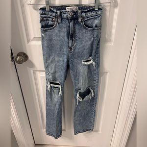 Abercrombie The Ankle Straight Ultra High Rise jean in size 25. Worn twice